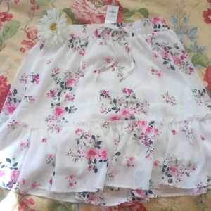 *3 for $30*. NEW Francesca’s mi ami White floral Mini Skirt Sm